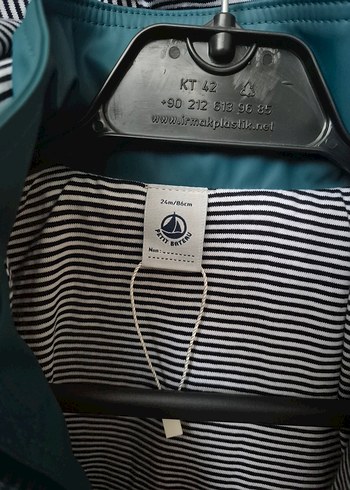 Mavi Kapüşonlu Erkek Çocuk Yağmurluk orjinal marka petit bateau - Görsel 3