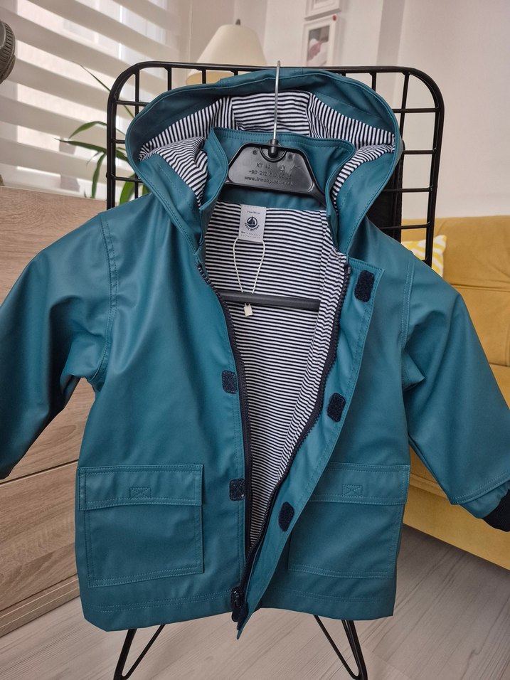 Mavi Kapüşonlu Erkek Çocuk Yağmurluk orjinal marka petit bateau - Görsel 2