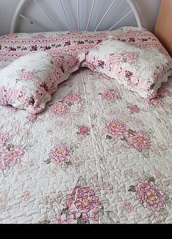Beden Yatak örtüsü çift taraflı kullanılabilir .