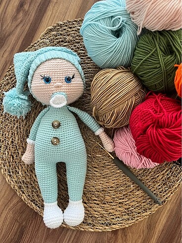 Amigurumi oyuncak bebek uyku arkadaşı