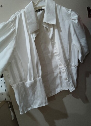 Beyaz saten gömlek 