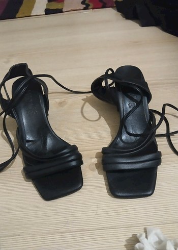 Siyah Minimalist Topuklu Kadın Sandalet