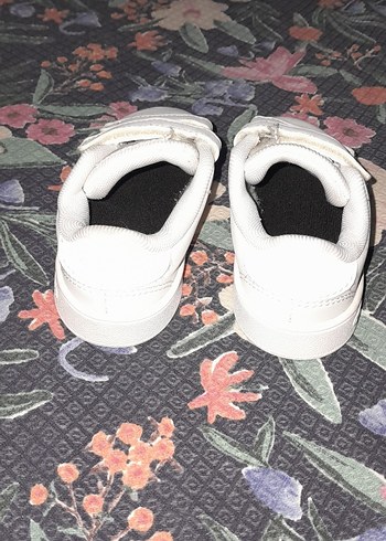23 Beden beyaz Renk Adidas Kız Çocuk Beyaz Sneaker