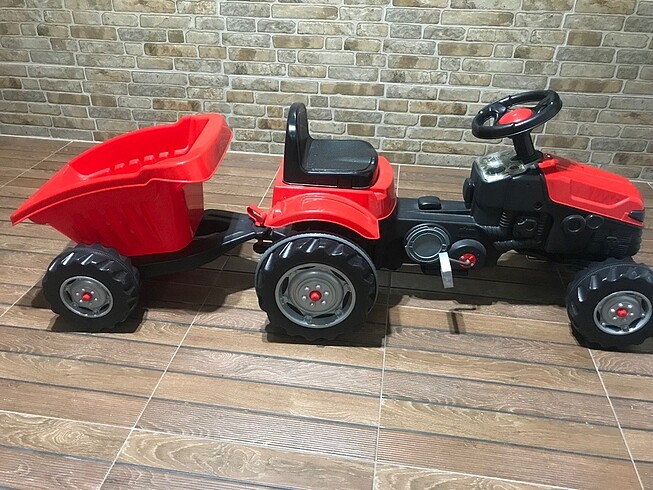 Römorklu oyuncak traktör
