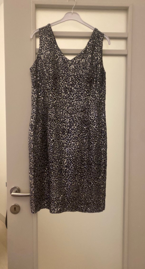 KISA SİM İŞLEMELİ ELBİSE - Görsel 2