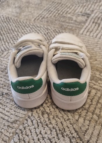 23 Beden Adidas Çocuk Beyaz Spor Ayakkabı