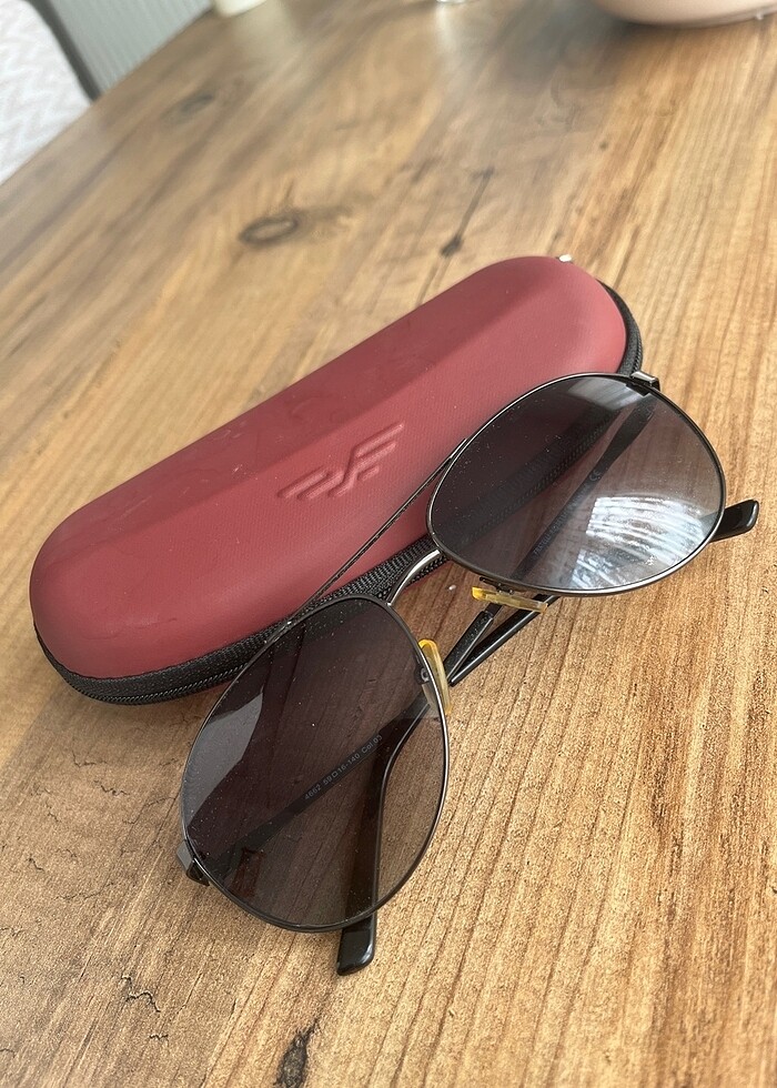 Orijinal güneş gözlüğü - Görsel 4