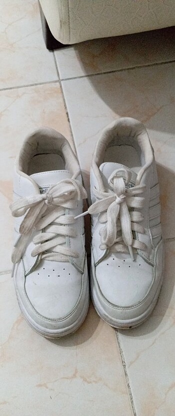 Adidas spor ayakkabısı 