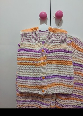  El Örgüsü AnneKız Yelek Takımı | Renkli & Uyumlu - Görsel 2