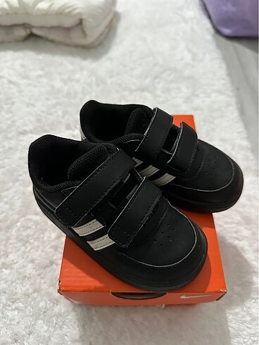 Adidas spor ayakkabı