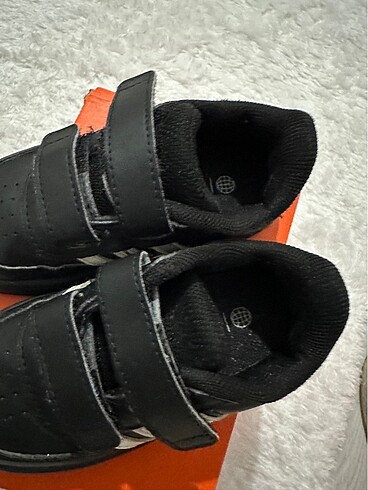 22 Beden Adidas spor ayakkabı
