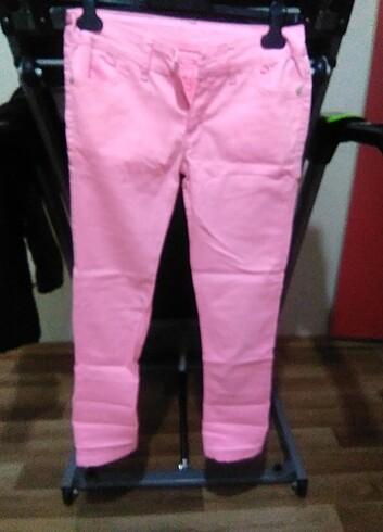 Pembe pantolon