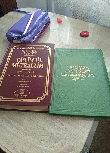 İki kitap Talimul muteAllim ve siracul muttekin kitapları 