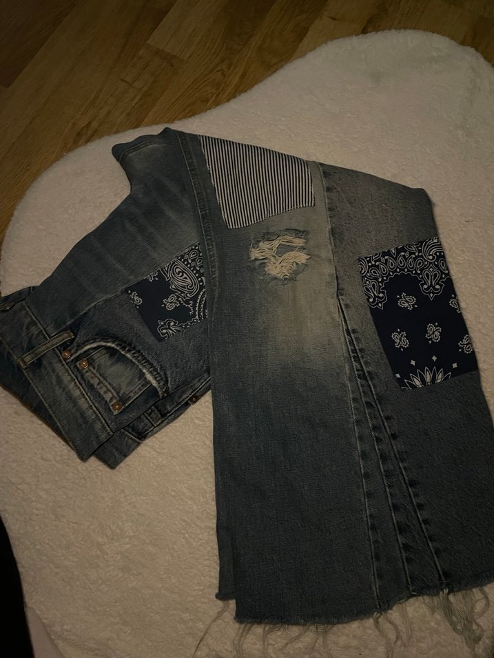 Yamalı yırtmaçlı vintage jean - Görsel 3