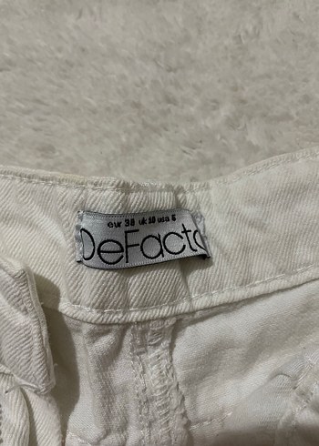 Beyaz Midi Kadın Kot Şort - Görsel 4