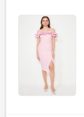 Pembe elbise