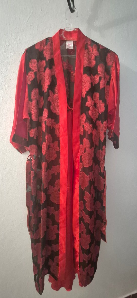 Kırmızı Çiçek Desenli Uzun Vintage Kadın Sabahlık - Görsel 4