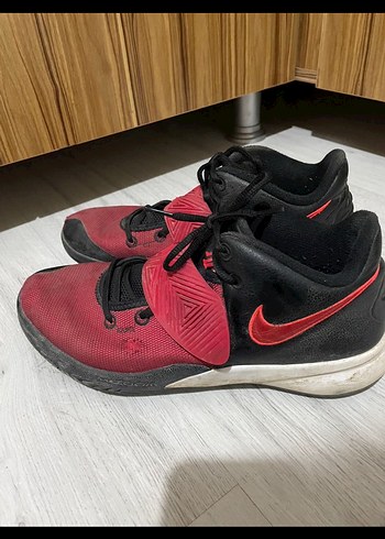 43 Beden Kırmızı Siyah Nike Basketbol Ayakkabısı