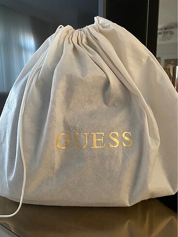  Beden siyah Renk ORJİNAL GUESS SIRT ÇANTASI
