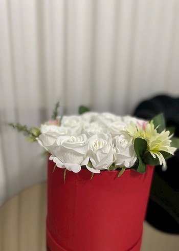  Beden Kutuda yapay gül