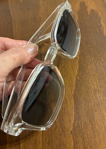 Şeffaf Çerçeveli Minimalist Unisex Güneş Gözlüğü - Görsel 5