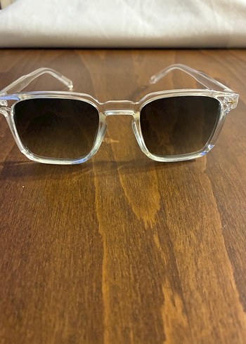 Şeffaf Çerçeveli Minimalist Unisex Güneş Gözlüğü - Görsel 3