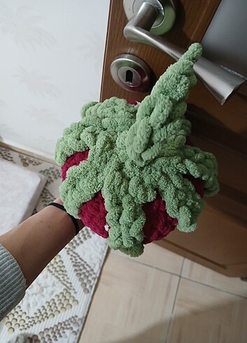  Beden Puffy Çilekli Yastık 