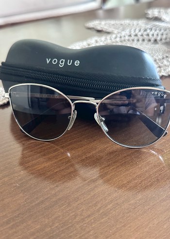 Beden Şeffaf Çerçeveli Gri Vogue Kadın Güneş Gözlüğü