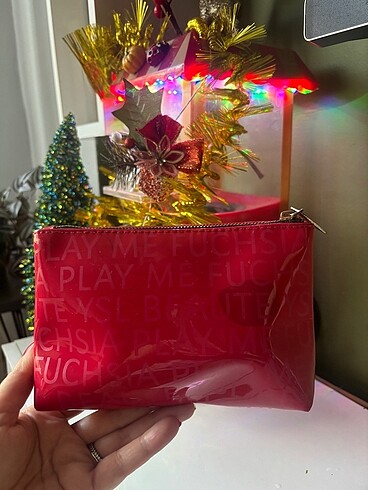 YSL makyaj çantası