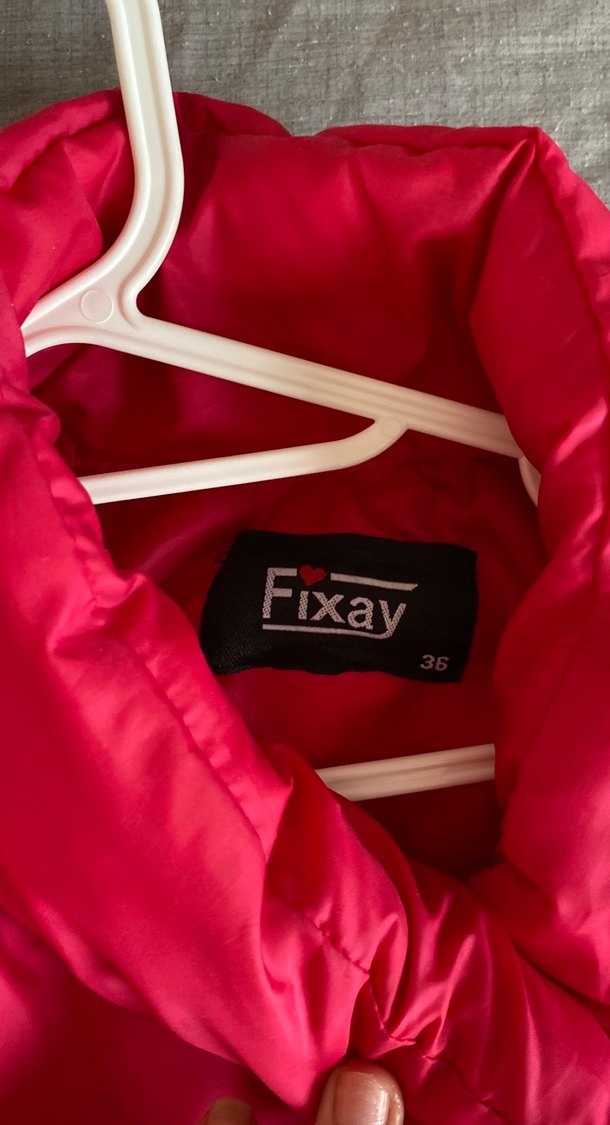 Düğmeli Parlak Pembe Kadın Kışlık Mont - Görsel 4