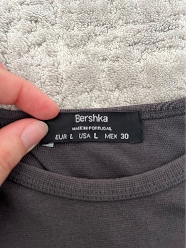 l Beden BERSHKA crop