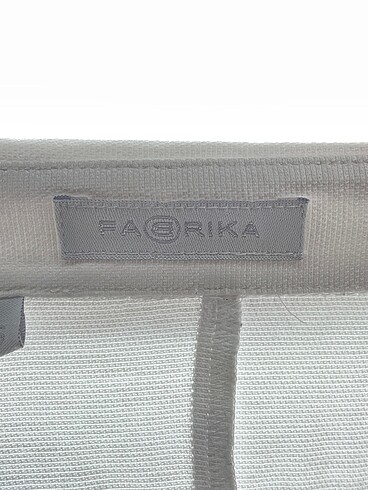s Beden beyaz Renk Fabrika Gömlek %70 İndirimli.