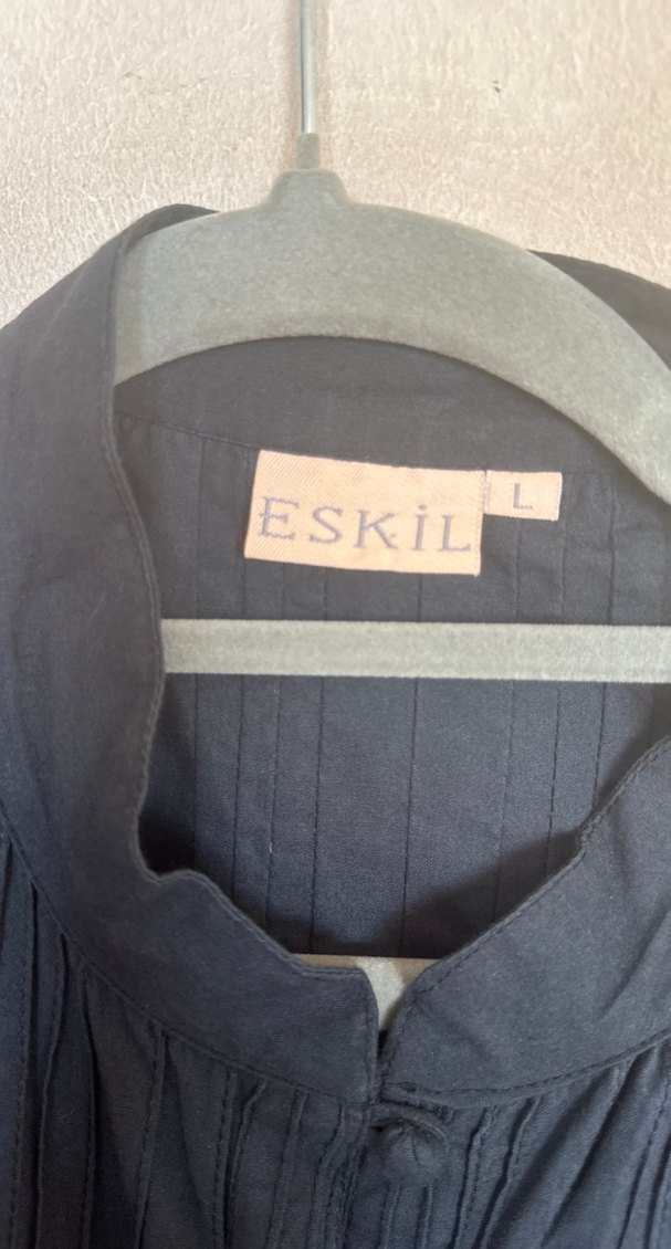 ESKİL MARKA- Kadın Siyah Keten Pilili Gömlek - Görsel 2