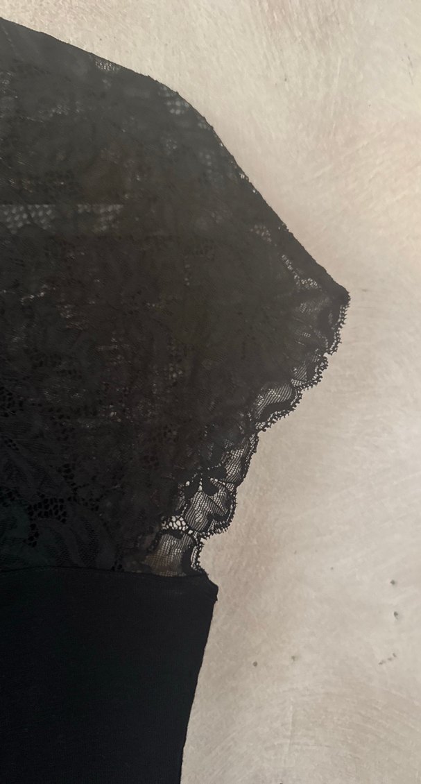 İTALYAN Siyah Dantelli V Yakalı Midi Gece Yünlü Üst - Görsel 3
