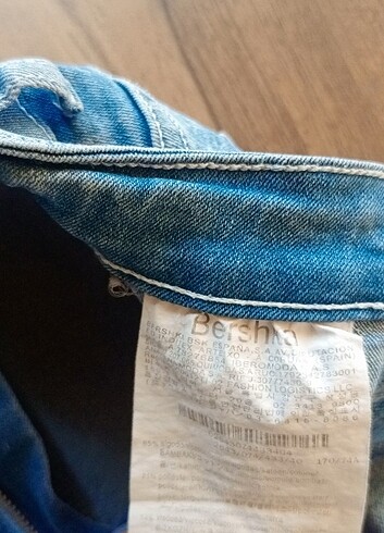 m Beden mavi Renk Bershka Orta Boy şort diz üstü