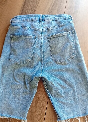 Bershka Bershka Orta Boy şort diz üstü