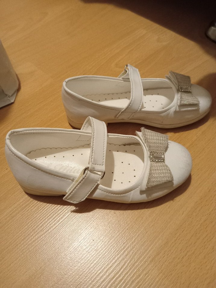 27 numara Beyaz Tokalı Babet Ayakkabı - Görsel 2