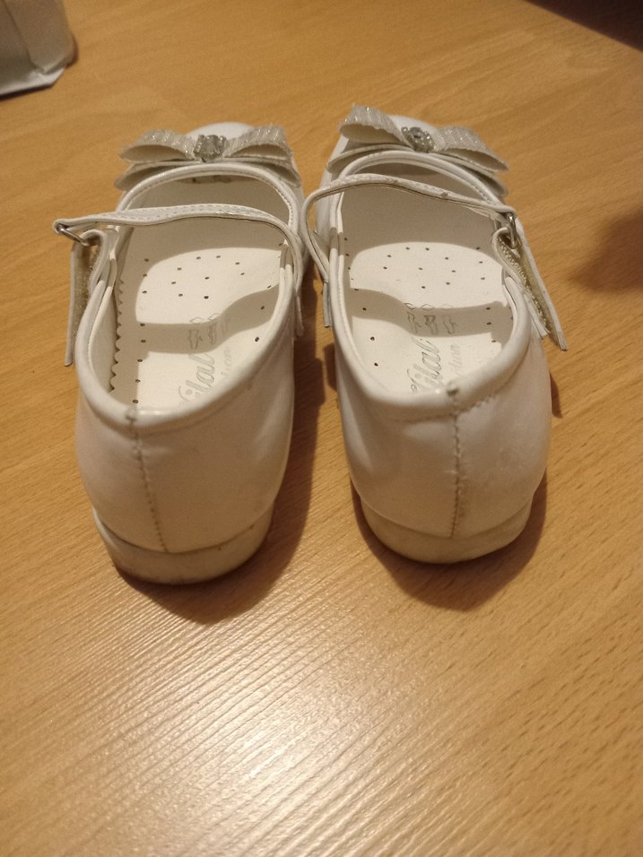 27 numara Beyaz Tokalı Babet Ayakkabı - Görsel 5