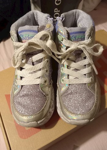 Skechers 27 numara, Işıklı Kalpli çok şık  Spor bot - Görsel 2