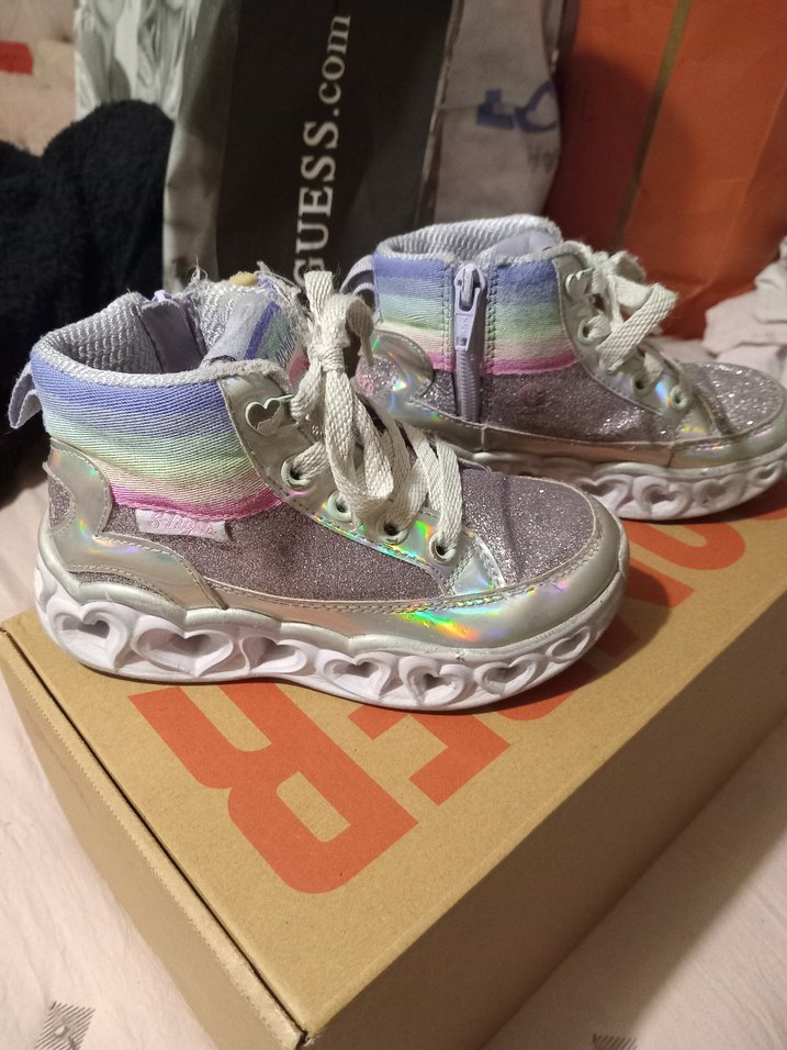 Skechers 27 numara, Işıklı Kalpli çok şık  Spor bot - Görsel 3