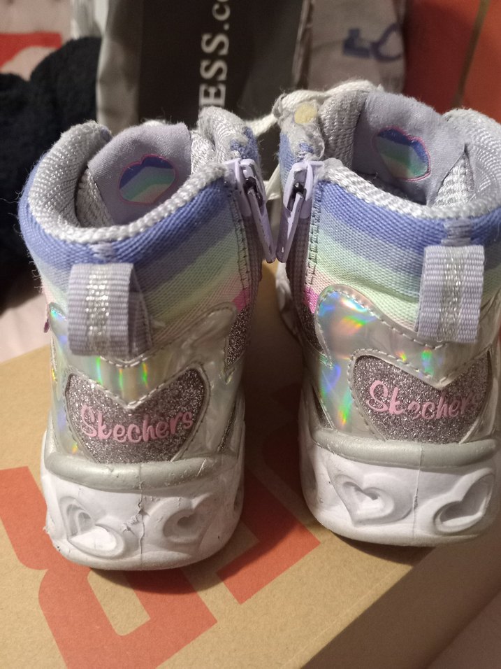 Skechers 27 numara, Işıklı Kalpli çok şık  Spor bot - Görsel 5