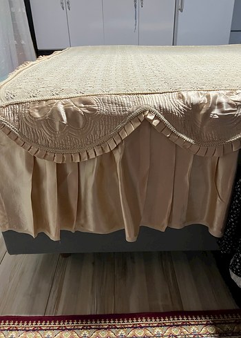 İşlemeli Beyaz Yatak Örtüsü ve Kırlent Seti - Görsel 2