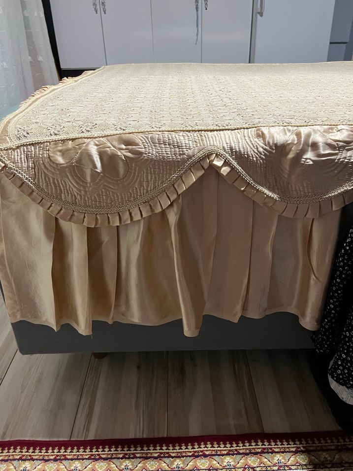 İşlemeli Beyaz Yatak Örtüsü ve Kırlent Seti - Görsel 2