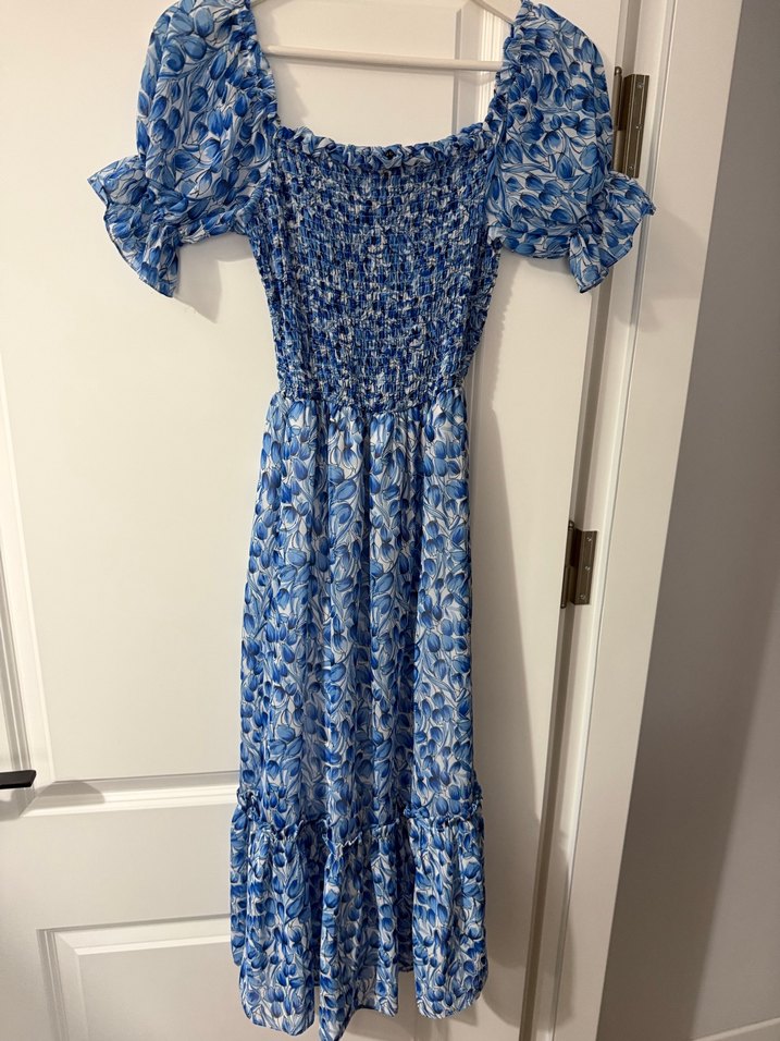 Çiçekli mavi elbise - Görsel 4