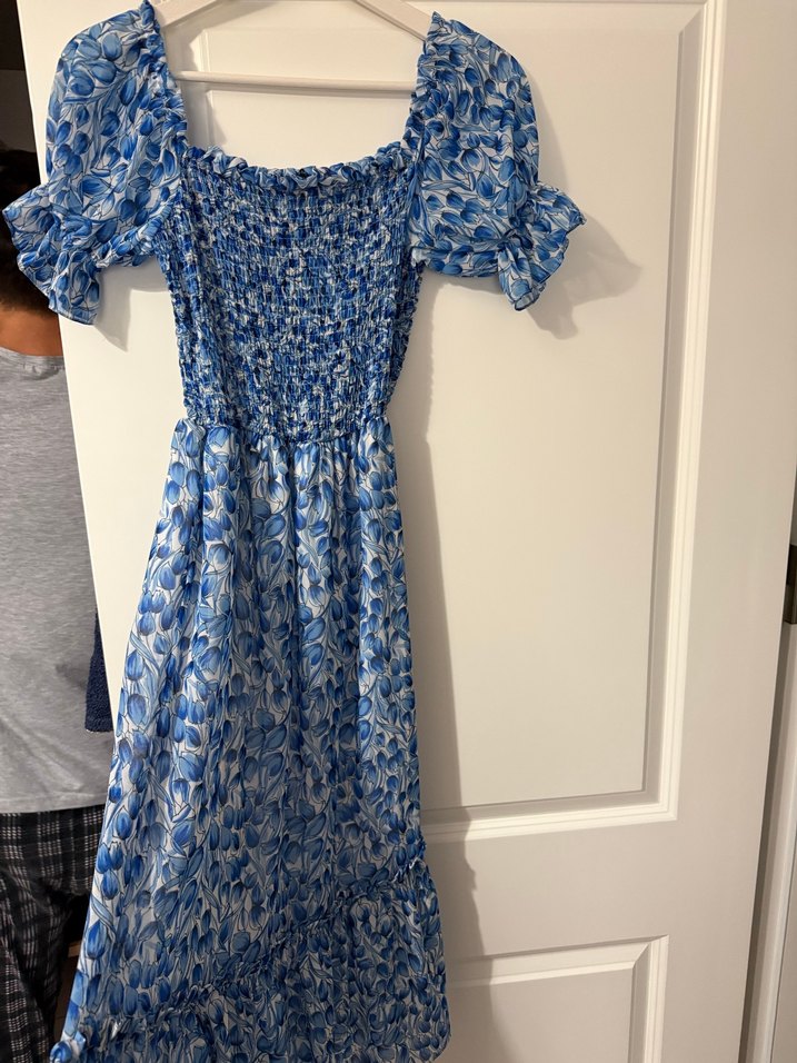 Çiçekli mavi elbise - Görsel 2