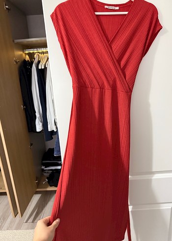 Kırmızı Pilili Uzun Kadın Elbise - Görsel 2