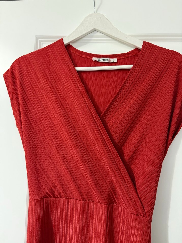 Kırmızı Pilili Uzun Kadın Elbise - Görsel 3