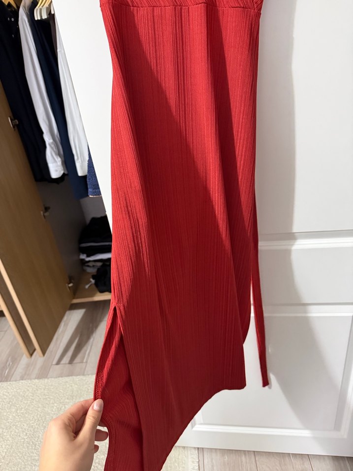 Kırmızı Pilili Uzun Kadın Elbise - Görsel 4