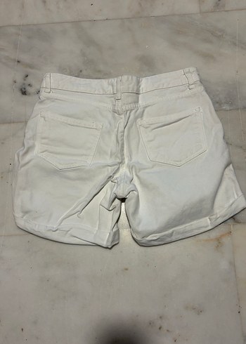 Kadın Beyaz Yırtık  Denim Şort - Görsel 2