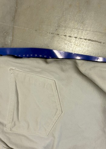 Kadın Beyaz Yırtık  Denim Şort - Görsel 6